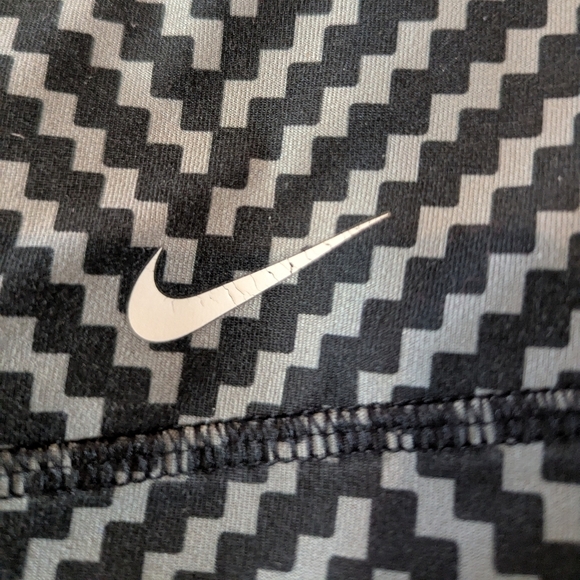 Nike Dri Fit Women's Black and Gray Checkered Leggings Size M - Picture 10 of 11